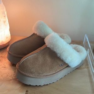 Ugg Women’s Disquette Slipper Size 7 - Like New